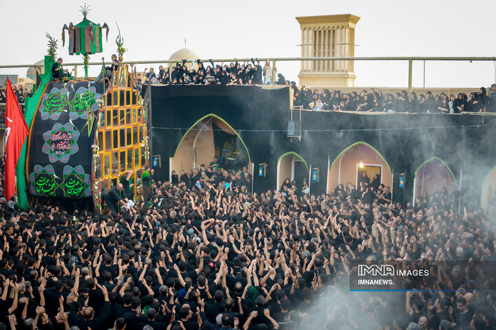 نخل گردانی روز عاشورا در یزد