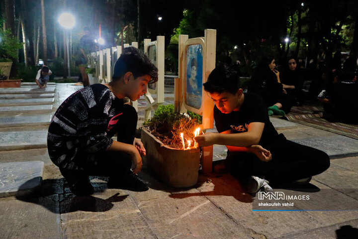 شام غریبان امام حسین(ع) در گلستان شهدای اصفهان