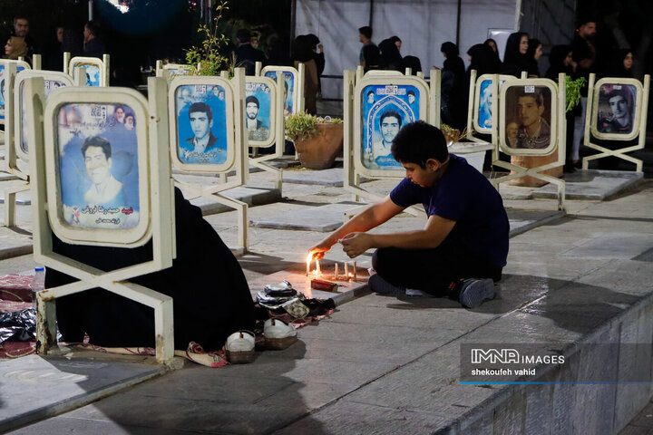 شام غریبان امام حسین(ع) در گلستان شهدای اصفهان
