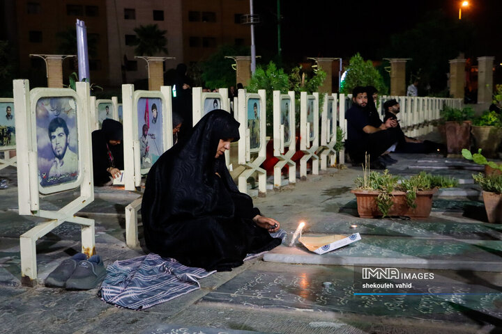 شام غریبان امام حسین(ع) در گلستان شهدای اصفهان