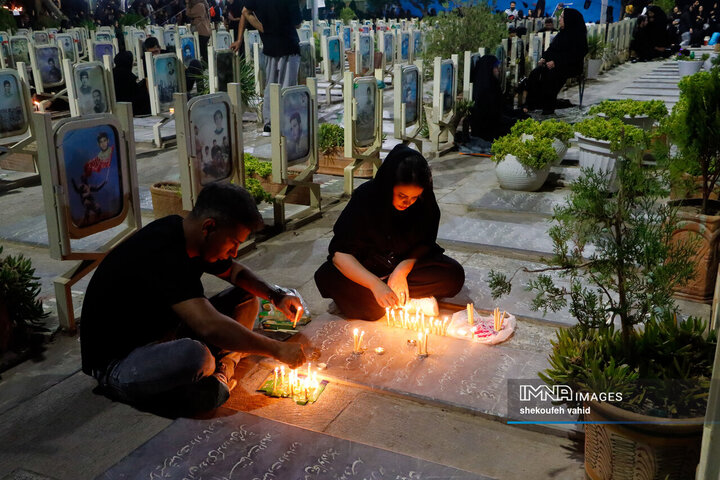 شام غریبان امام حسین(ع) در گلستان شهدای اصفهان