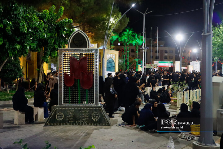 شام غریبان امام حسین(ع) در گلستان شهدای اصفهان