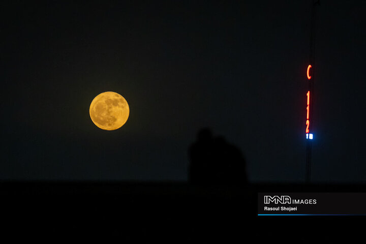 تصاویری از ماه توت فرنگی در اصفهان