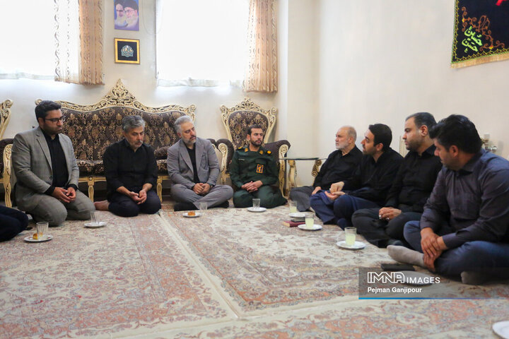 دیدار اعضای شورای شهر اصفهان با خانواده 3 شهید تجاوز رژیم صهیونیستی