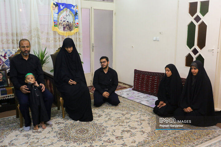 دیدار اعضای شورای شهر اصفهان با خانواده 3 شهید تجاوز رژیم صهیونیستی