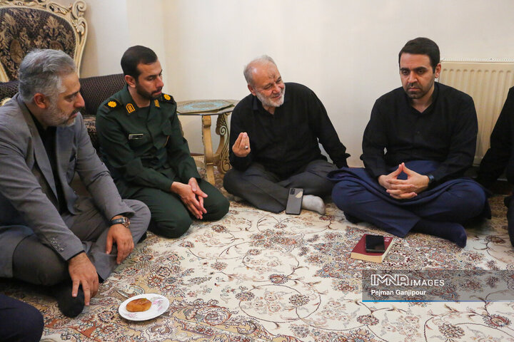 دیدار اعضای شورای شهر اصفهان با خانواده 3 شهید تجاوز رژیم صهیونیستی