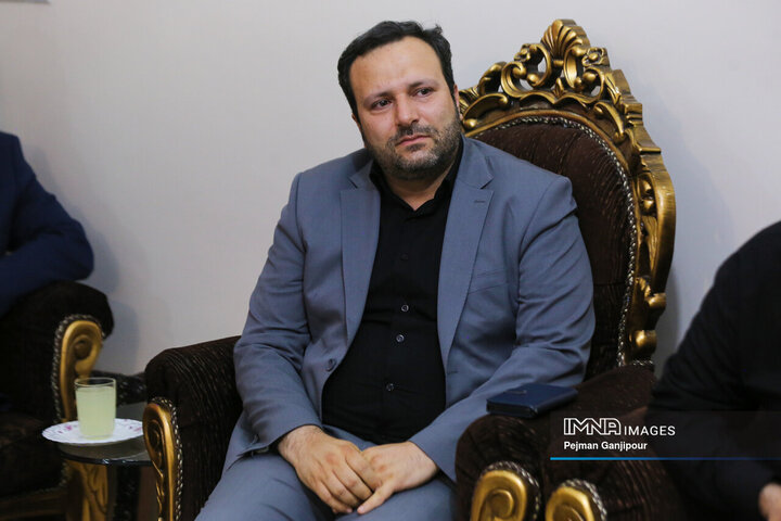 دیدار اعضای شورای شهر اصفهان با خانواده 3 شهید تجاوز رژیم صهیونیستی