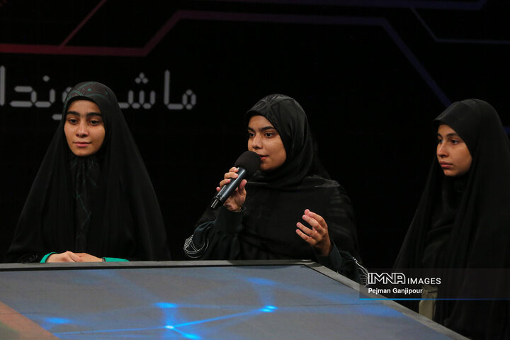 پشت صحنه برنامه تلویزیونی «آیین عشق‌بازی»