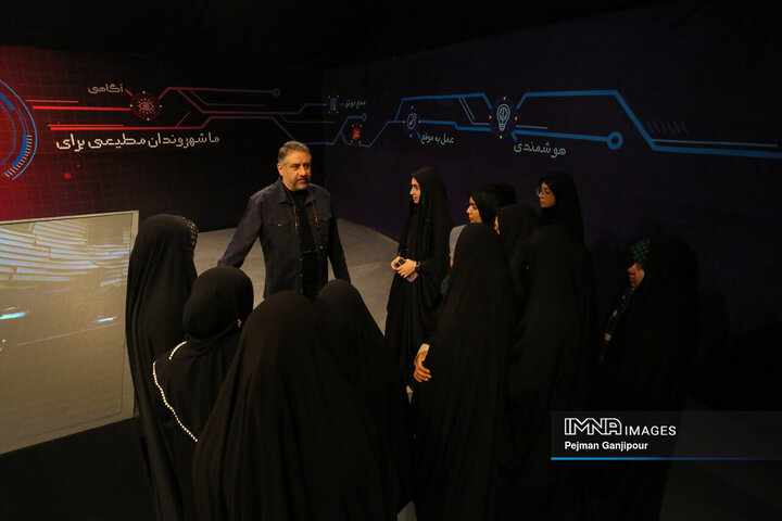 پشت صحنه برنامه تلویزیونی «آیین عشق‌بازی»