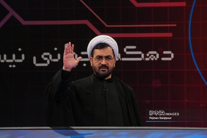 پشت صحنه برنامه تلویزیونی «آیین عشق‌بازی»