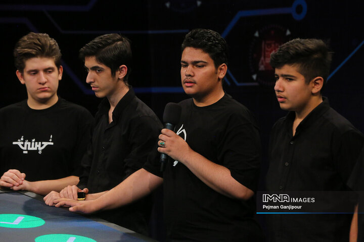 پشت صحنه برنامه تلویزیونی «آیین عشق‌بازی»