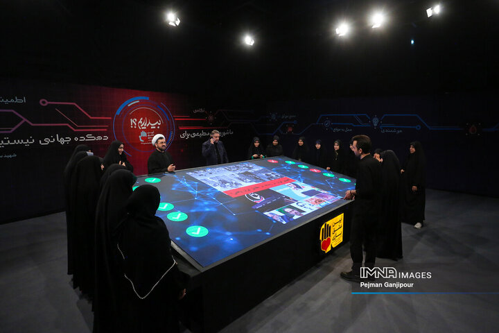 پشت صحنه برنامه تلویزیونی «آیین عشق‌بازی»