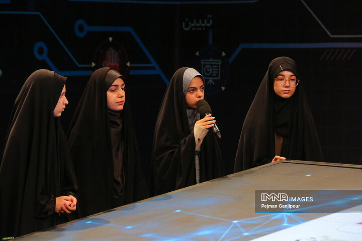 پشت صحنه برنامه تلویزیونی «آیین عشق‌بازی»