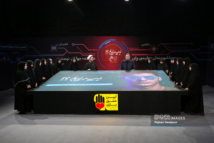 پشت صحنه برنامه تلویزیونی «آیین عشق‌بازی»