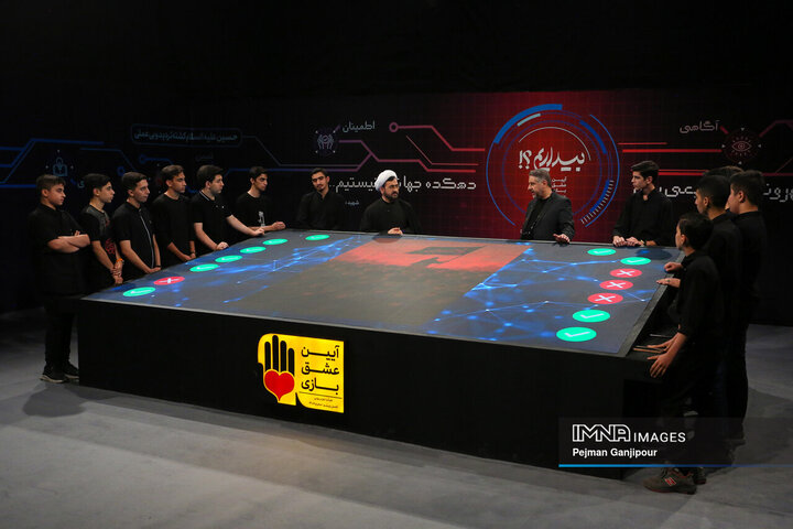 پشت صحنه برنامه تلویزیونی «آیین عشق‌بازی»