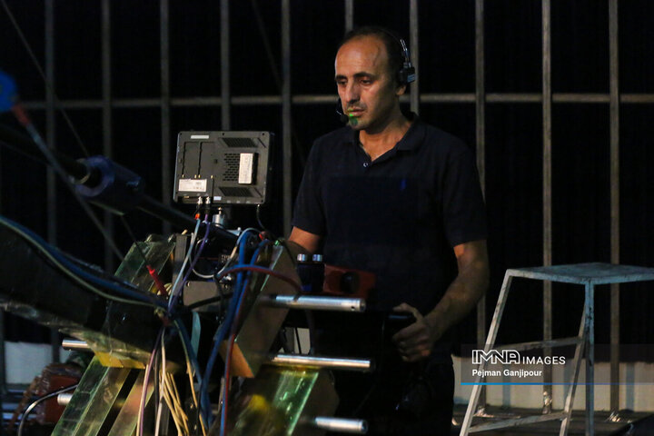 پشت صحنه برنامه تلویزیونی «آیین عشق‌بازی»