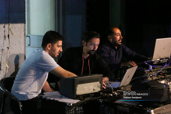 پشت صحنه برنامه تلویزیونی «آیین عشق‌بازی»