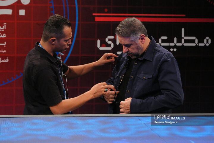 پشت صحنه برنامه تلویزیونی «آیین عشق‌بازی»