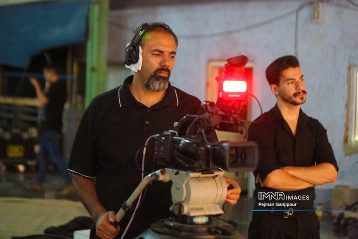 پشت صحنه برنامه تلویزیونی «آیین عشق‌بازی»