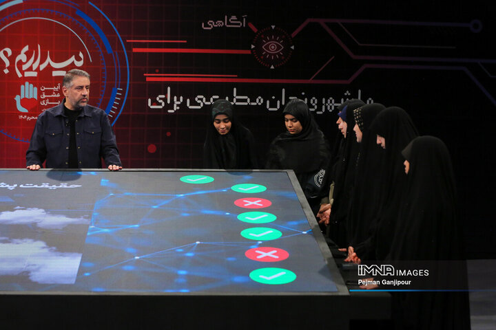 پشت صحنه برنامه تلویزیونی «آیین عشق‌بازی»