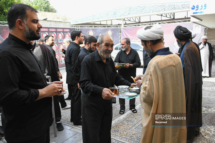 مراسم عزاداری دهه دوم محرم با حضور نماینده ولی فقیه در استان و امام جمعه اصفهان