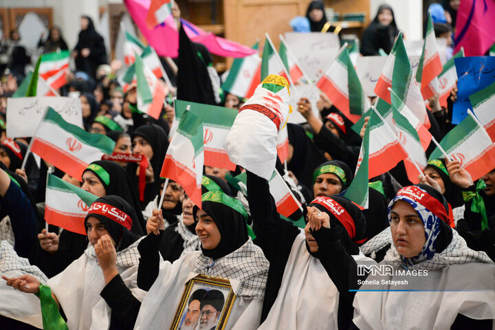 با حلوا حلوا گفتن، دهان شیرین نمی‌شود