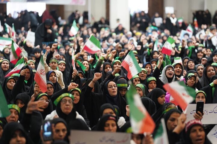 فیلم| اجتماع بزرگ زینبیون در حرم مطهر شاهچراغ شیراز