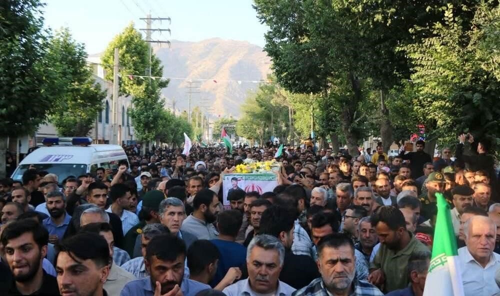 مادر شهید حسین اسحاقی: پسرم رفت تا ما بمانیم