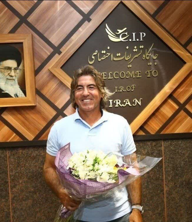 سرمربی آبیها وارد ایران شد + عکس