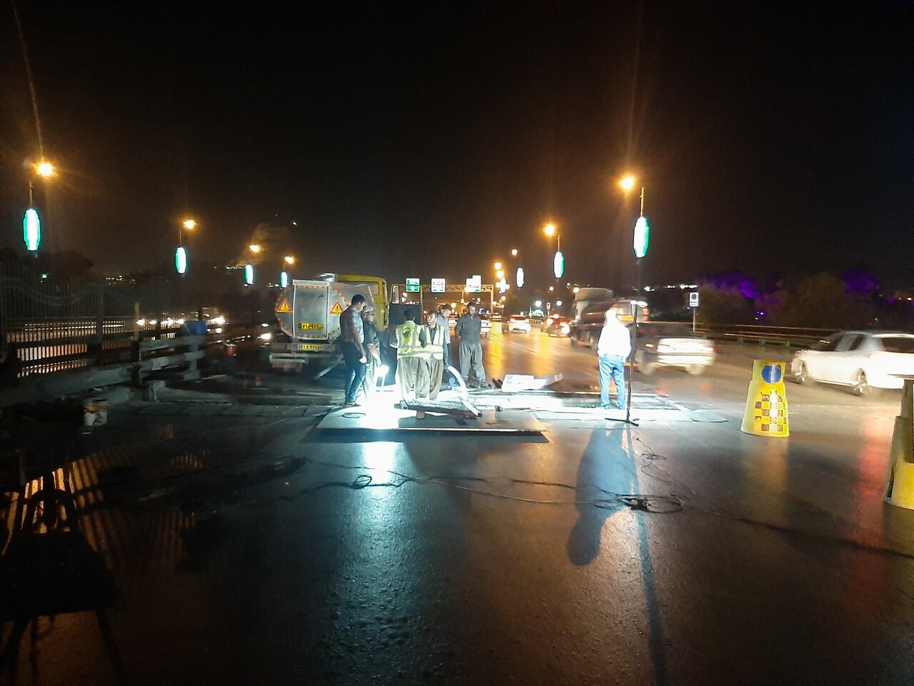 درزهای انبساطی عرضی لاین غربی پل وحید اصلاح شد