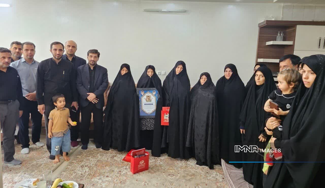 تداوم برنامه‌های دیدار با خانواده شهدا، پاسداشت مقام شامخ شهیدان است