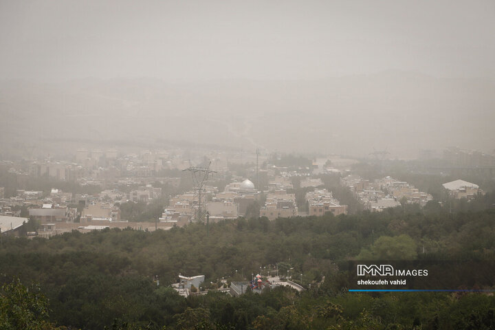 هوای غبارآلود اصفهان