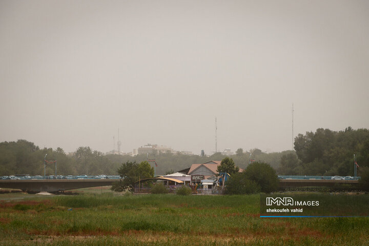 هوای غبارآلود اصفهان