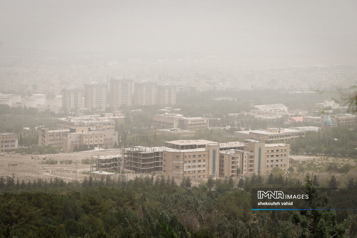 هوای غبارآلود اصفهان
