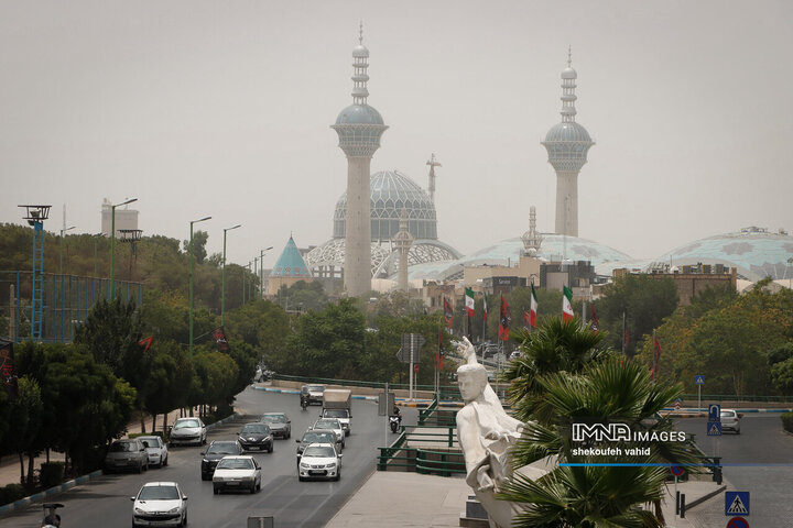 هوای غبارآلود اصفهان