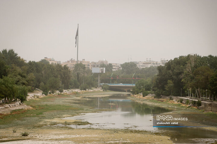 هوای غبارآلود اصفهان