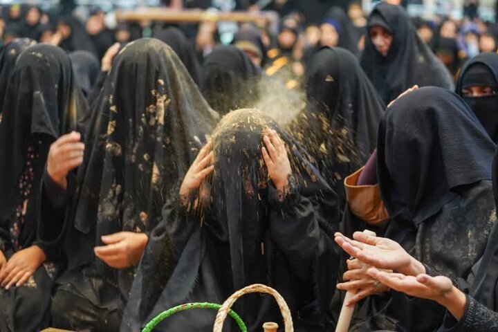 فیلم| روایتگری عشق و وفاداری زنان بنی‌اسد به شهدای کربلا در حرم شاهچراغ (ع)