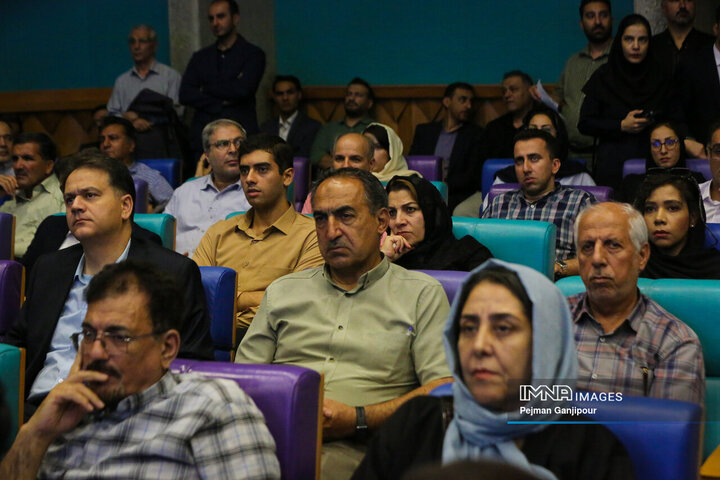 نشست تخصصی وزیر صمت با فعالان اقتصادی و اعضای اتاق بازرگانی اصفهان