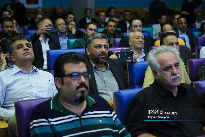 نشست تخصصی وزیر صمت با فعالان اقتصادی و اعضای اتاق بازرگانی اصفهان