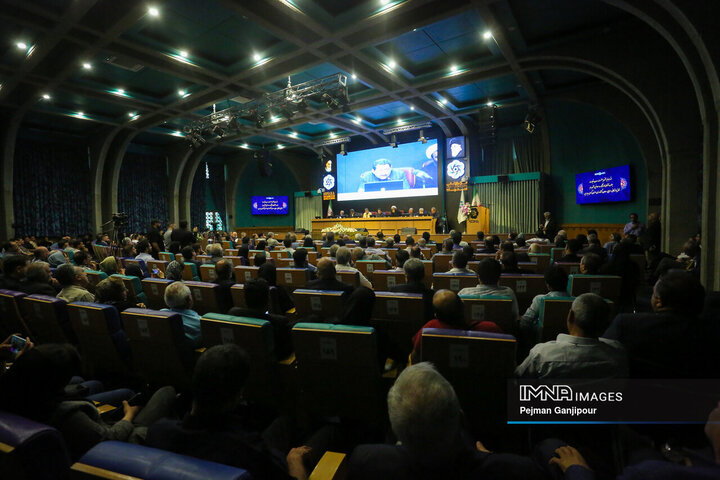 نشست تخصصی وزیر صمت با فعالان اقتصادی و اعضای اتاق بازرگانی اصفهان