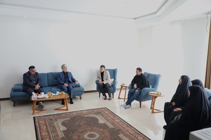 دیدار وزیر علوم با خانواده استادان و دانشمندان شهید حمله رژیم صهیونیستی