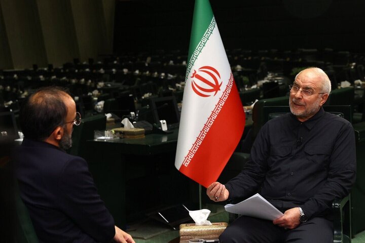 قالیباف: رهبر انقلاب سبب شکل‌گیری دفاع ۹۰ میلیونی شدند