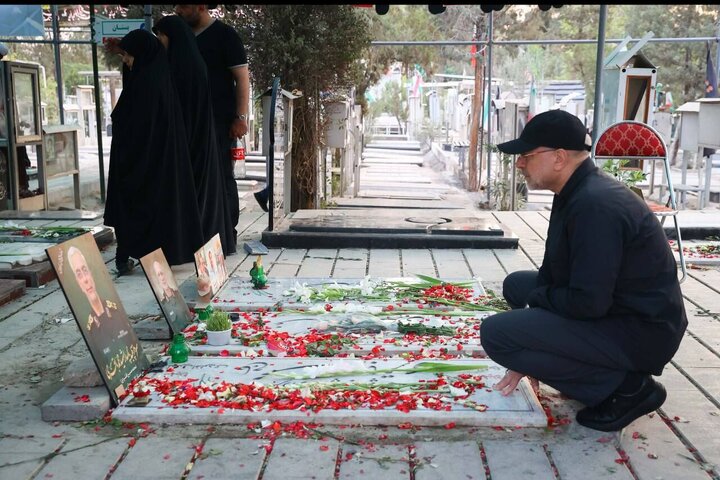 ادای احترام رئیس مجلس به شهدای اقتدار ایران