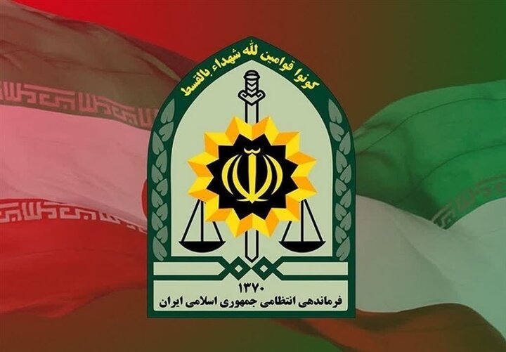 نجات جان یک خانواده با اقدام انسانی مأمور پلیس راه اصفهان نجات جان یک خانواده با اقدام انسانی مأمور پلیس راه اصفهان