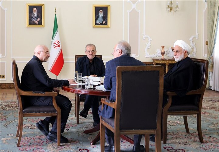 جلسه سران قوا با حضور رئیس سازمان برنامه و بودجه برگزار شد