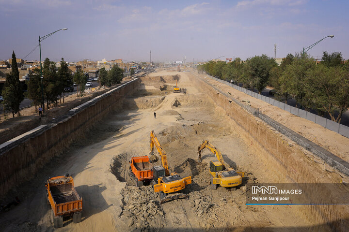 بازدید اعضای کمیسیون عمران شورای شهر اصفهان از مجموعه پروژه‌ شهید آیت‌الله رئیسی