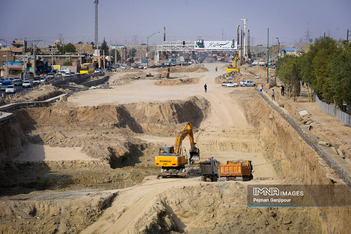 بازدید اعضای کمیسیون عمران شورای شهر اصفهان از مجموعه پروژه‌ شهید آیت‌الله رئیسی