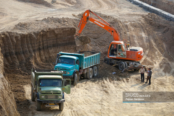بازدید اعضای کمیسیون عمران شورای شهر اصفهان از مجموعه پروژه‌ شهید آیت‌الله رئیسی