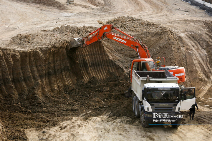 بازدید اعضای کمیسیون عمران شورای شهر اصفهان از مجموعه پروژه‌ شهید آیت‌الله رئیسی