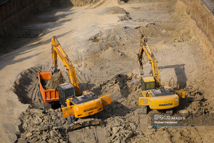 بازدید اعضای کمیسیون عمران شورای شهر اصفهان از مجموعه پروژه‌ شهید آیت‌الله رئیسی